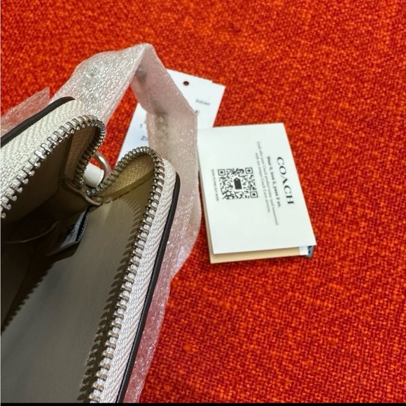 ❤️❤️❤️NEW Coach zip card case with cherry print/silvertone hardware ❤️❤️❤️ - Picture 10 of 11